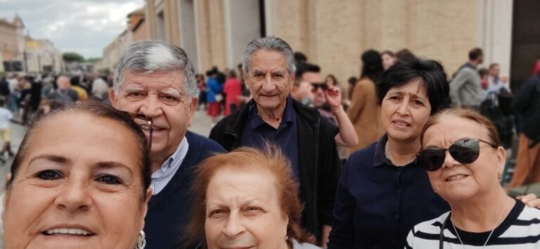 Fasta presente en San Pedro en la presentación de León XIV