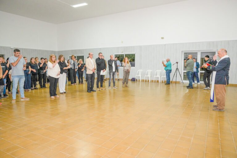 El colegio Fasta Santa Teresita reinauguró su salón de actos