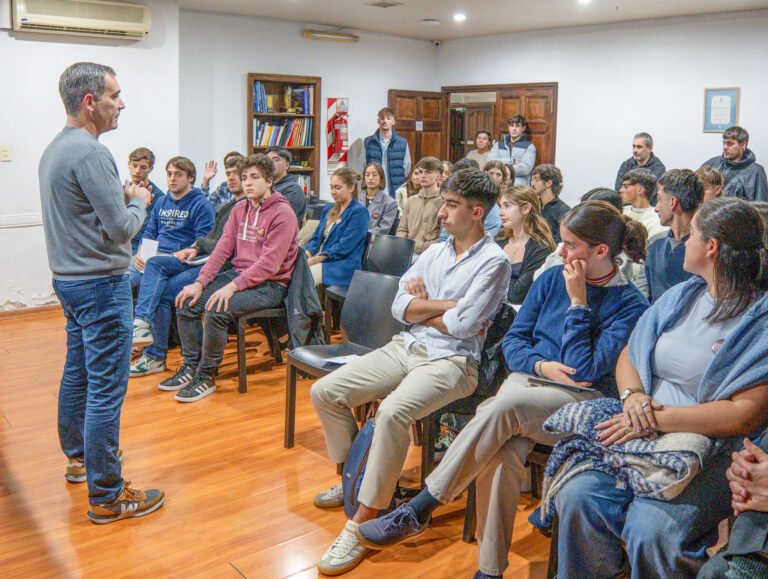 Intendente de Mar del Plata a jóvenes del proyecto Polis: «Es muy importante lo que están haciendo»