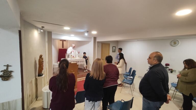 El padre Andrés Quiroga visita la comunidad de Fasta Madrid