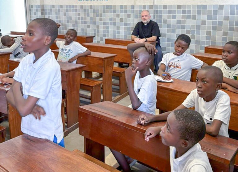 El corazón sacerdotal del padre Andrés late al ritmo de Fasta Kinshasa