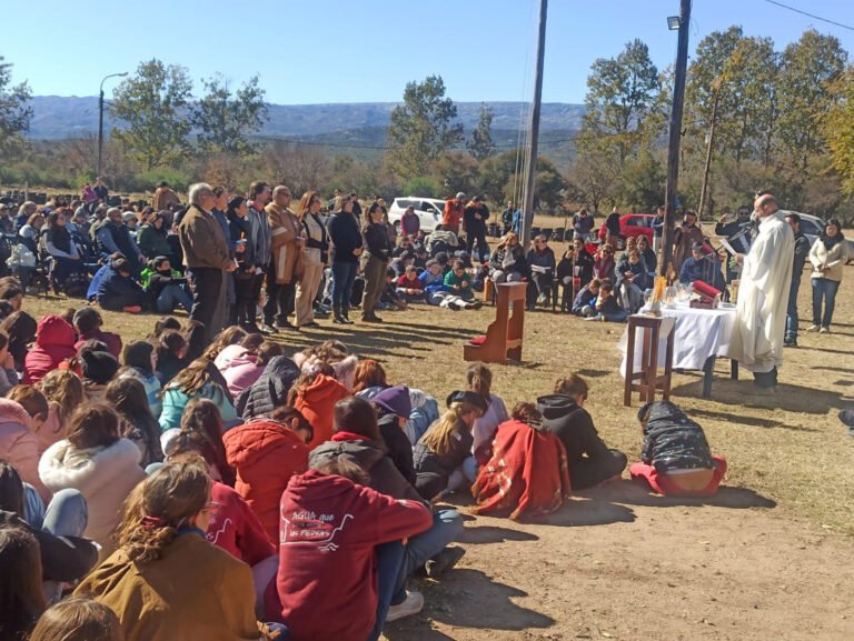 Fasta Córdoba celebró sus 60 años con una multitudinaria «Ciudad Peregrina» en Villa Cura Brochero