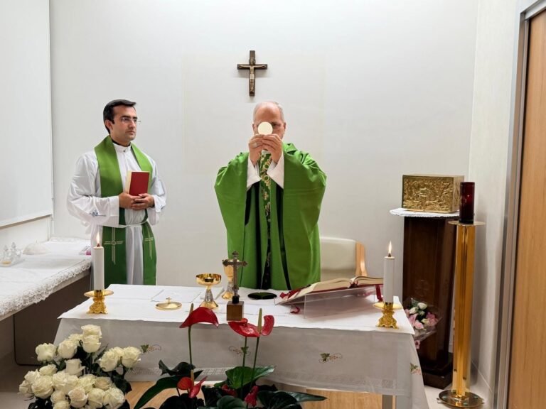 El Papa León XIV celebra la misa en el hospital Gemelli
