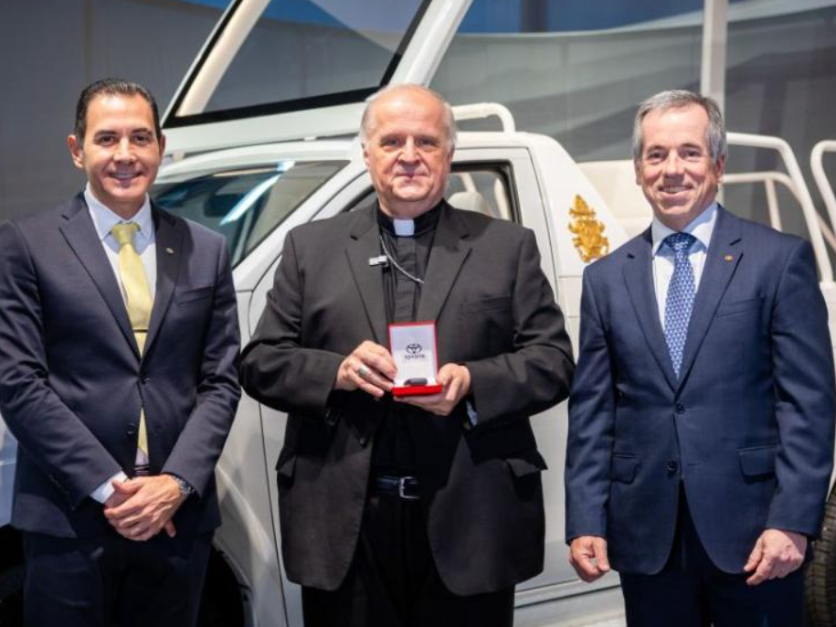 León XIV en Argentina: el Papamóvil es Toyota