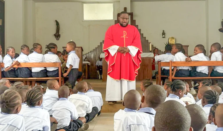 Le père Reneidi affecté à Kinshasa