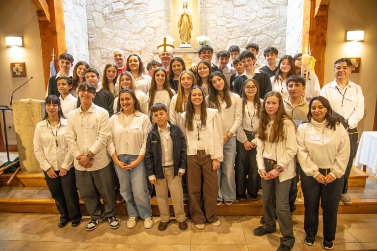Fin de la Semana de San Carlo Acutis en Bariloche: Bautismos, Confirmaciones y la Entronización de la Reliquia del Santo Millennial