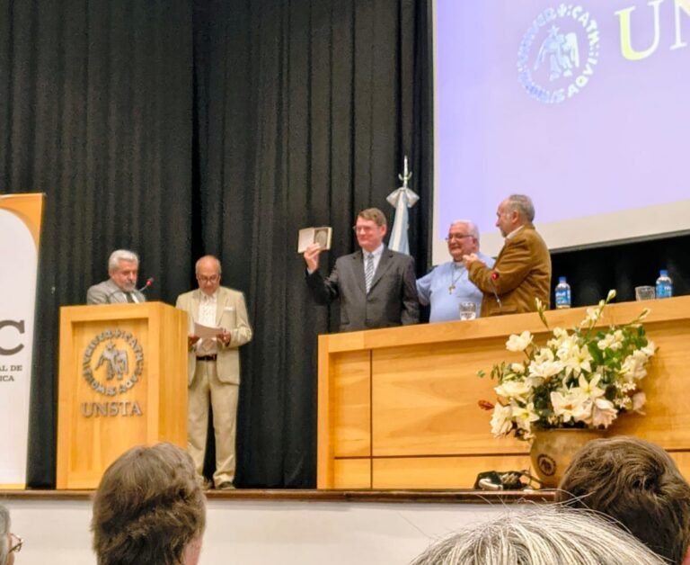 Pablo Graffigna recibió la Distinción Estrada por su destacada trayectoria en la educación católica