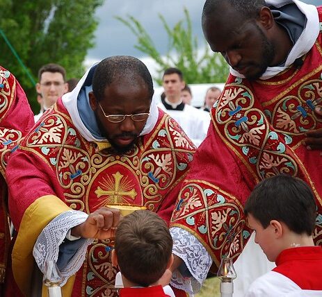 Aumentan las vocaciones sacerdotales en África y Asia, que florecen entre los nativos