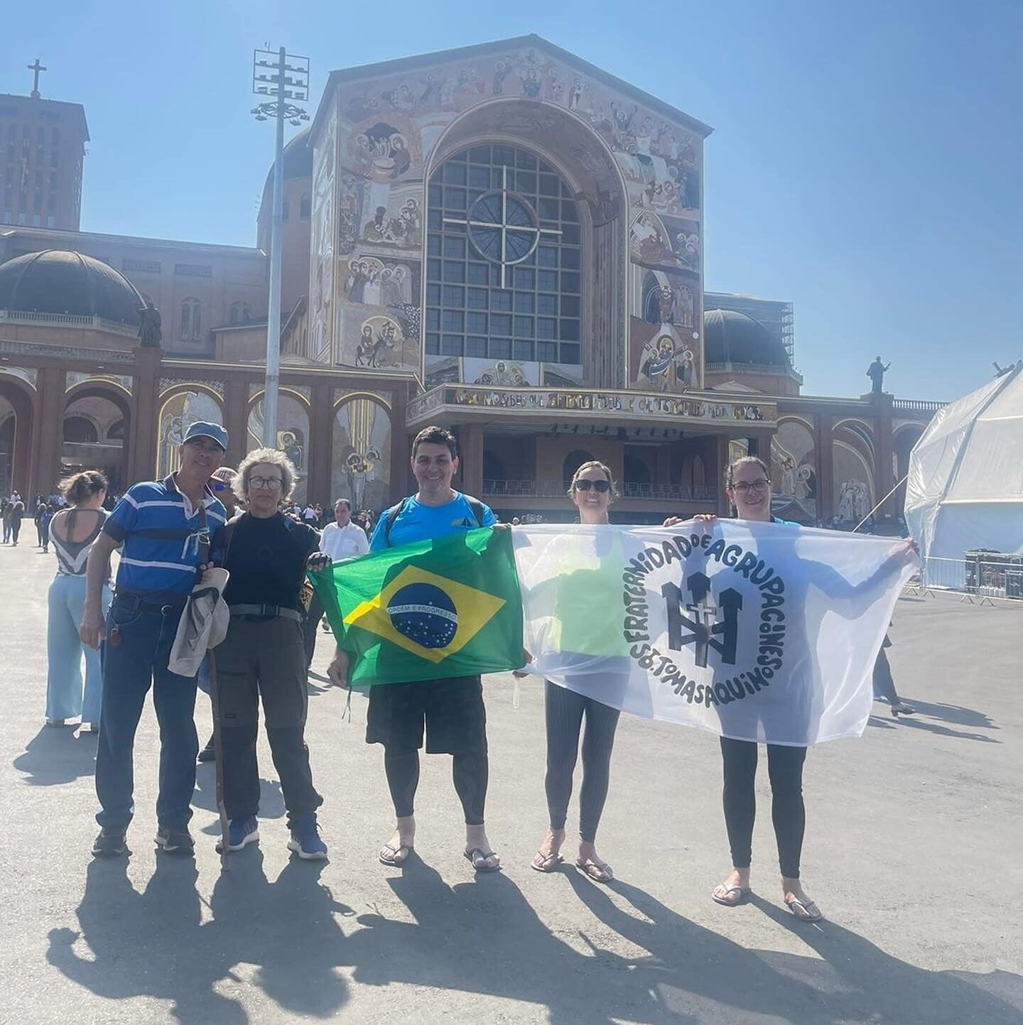 Brasil: La bandera de Fasta flameó en el santuario de Aparecida