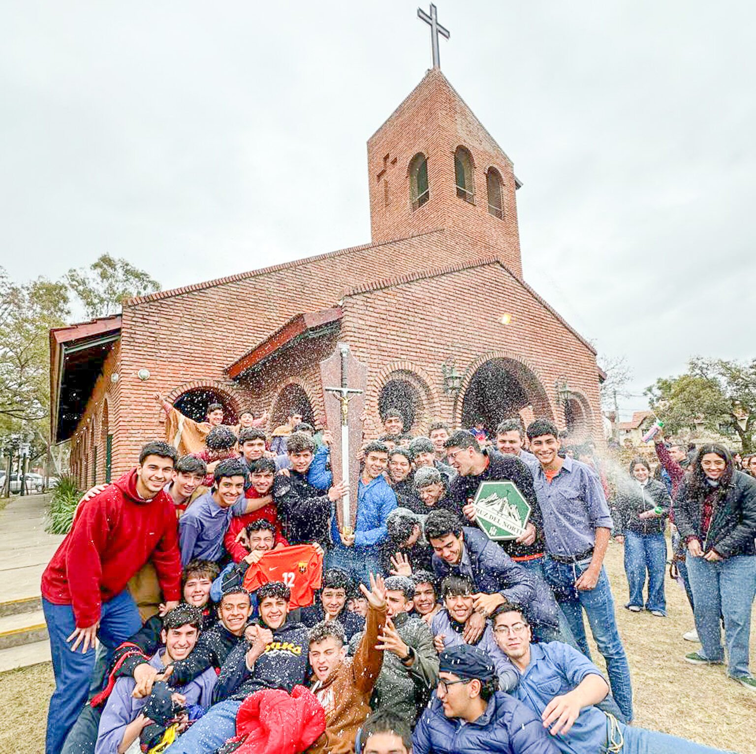 Jóvenes de Argentina: la «Cruz del Norte» quedó en manos de Aluminé