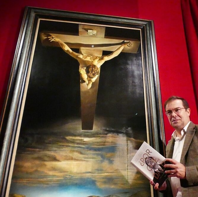 El impresionante Cristo de Salvador Dalí en una muestra única, video