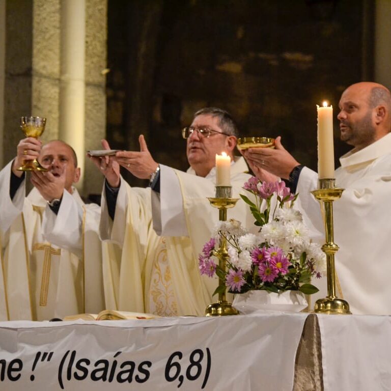 Monseñor Ares presidió la misa por los 30 años de Fasta Bariloche