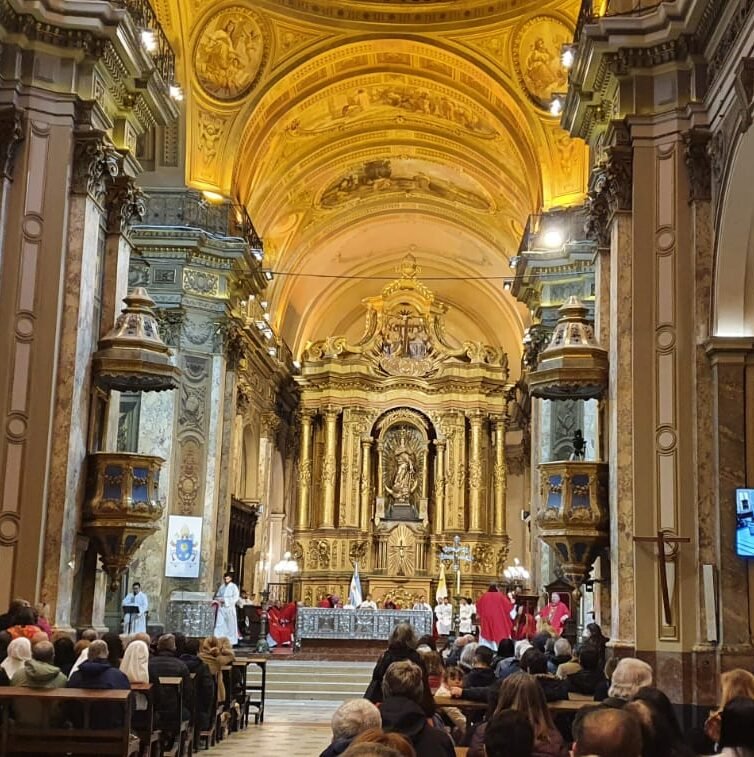 Sacerdotes de Fasta concelebraron la misa por el Sumo Pontífice