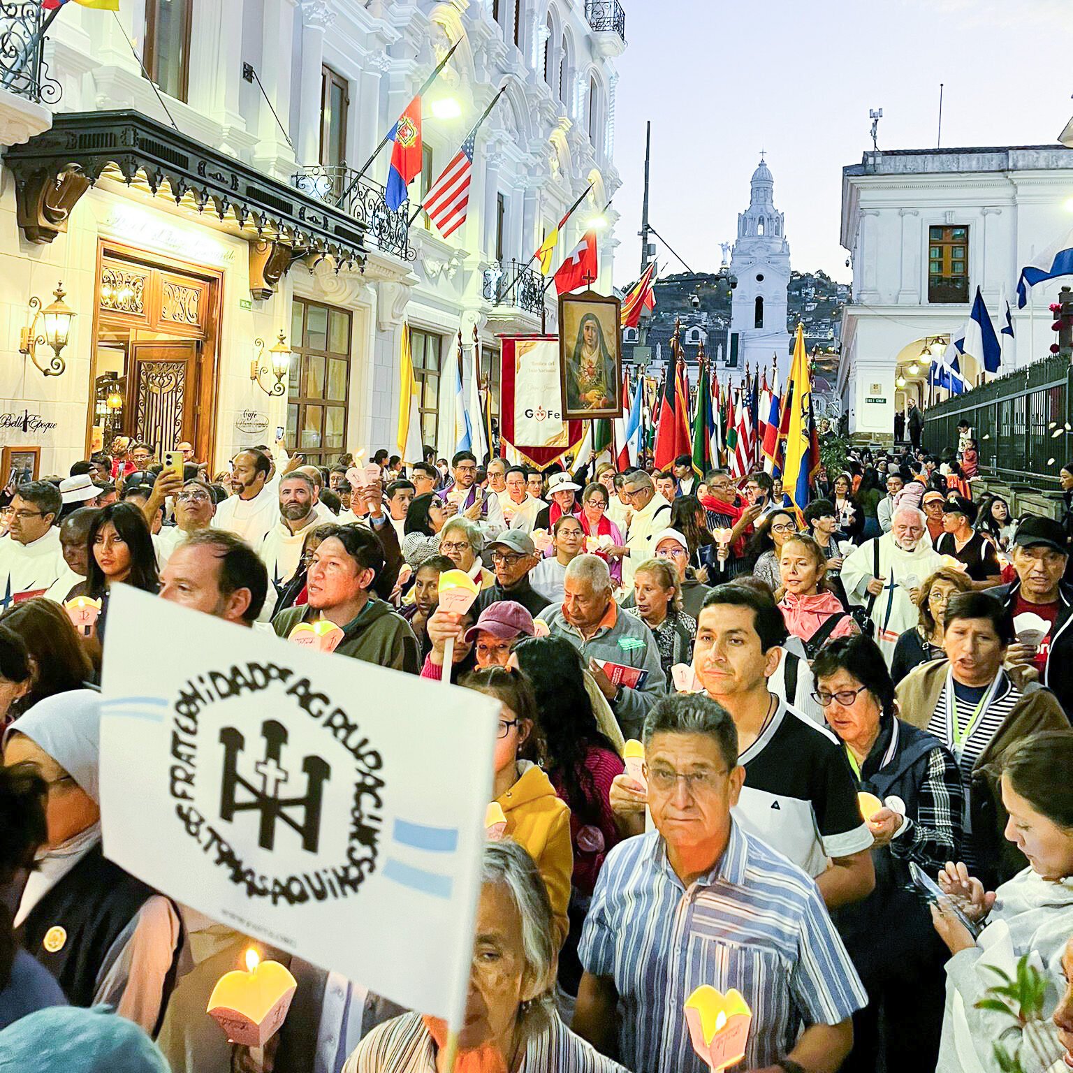 Así vivió Fasta Quito la «Procesión en el centro histórico de Quito» con motivo del Congreso Eucarístico Internacional.