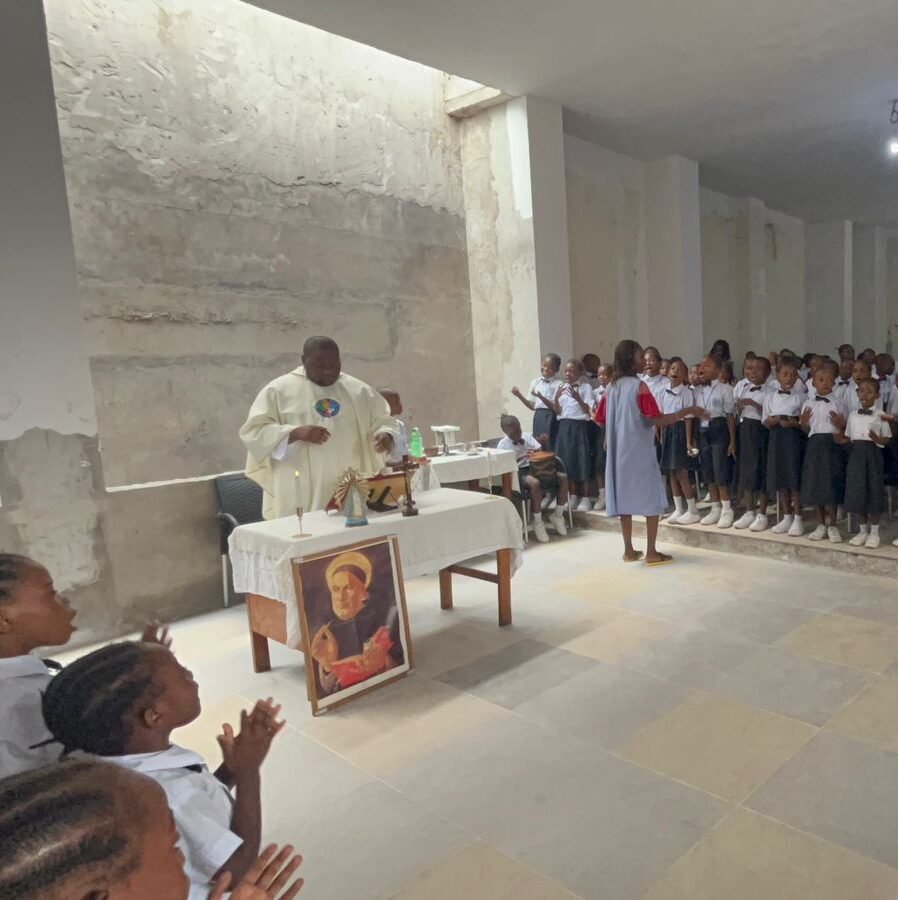 Le Père Renéidi a célébré la messe pour Saint Thomas d’Aquin