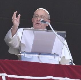 El Papa pidió hoy en el Angelus, salvaguardar la vida en la República Democrática del Congo