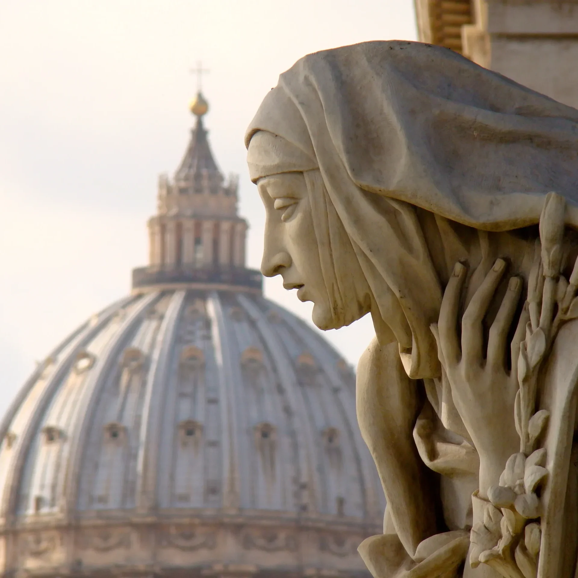 Lundi 29 avril, Sainte Catherine de Sienne : La sculpture qui rend hommage à une vie de foi et de courage