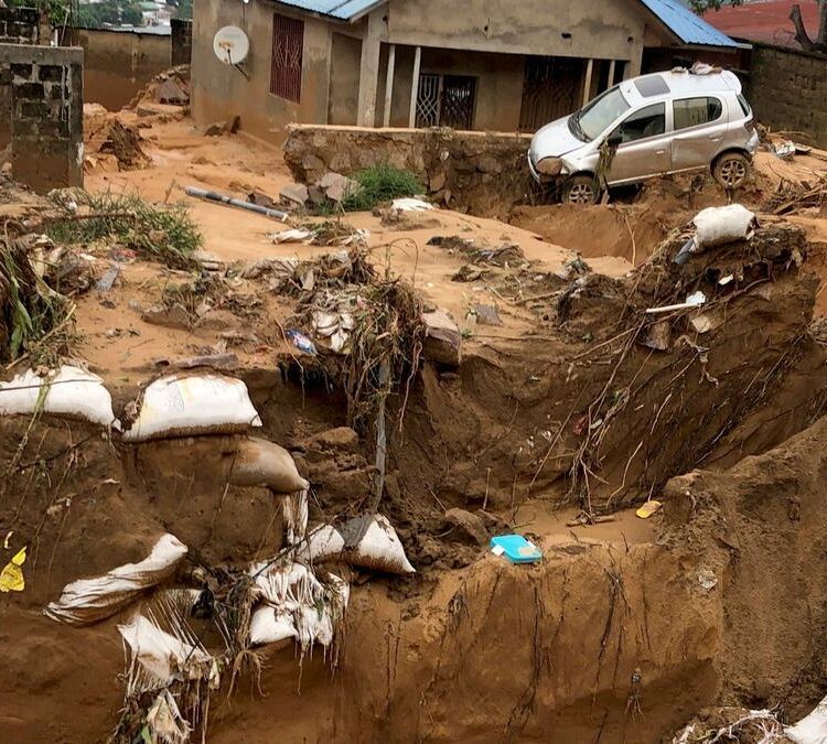 Kinshasa: El Colegio afectado por un temporal de lluvias que dejó al menos cien muertos en Kinshasa