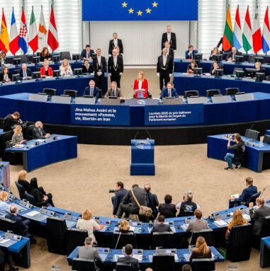 La gran mayoría de los europarlamentarios votan a favor de incluir el aborto en la Constitución Europea